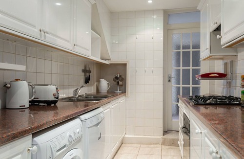Royal Borough of Kensington and Chelsea House | The Kensington Palace Mews - Bright & Modern 6BDR House with Parking Space
