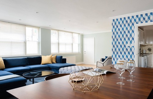 Royal Borough of Kensington and Chelsea House | The Kensington Palace Mews - Bright & Modern 6BDR House with Parking Space