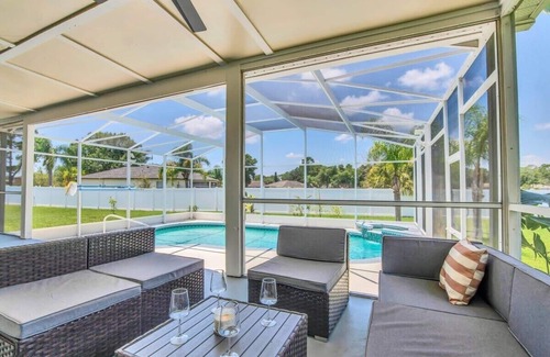 Poinciana House | The Key House Large Pool & Backyard