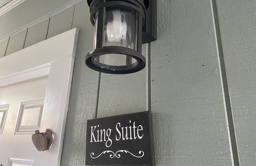 Biloxi House | The King Suite - Only 1 block to Front Beach! Perfect location in Ocean Springs!