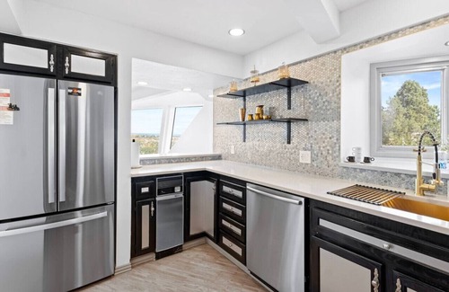 Castle Rock Villa | The KingDome: A Unique, Royal Experience w/Hot Tub | Gym | Steam Room & Views!