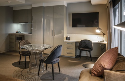 Melbourne Hotel | The Kinson