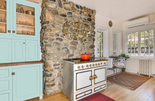 Metaline Falls Ski Chalet | The Kirtland Cutter Rock House - Metaline Falls