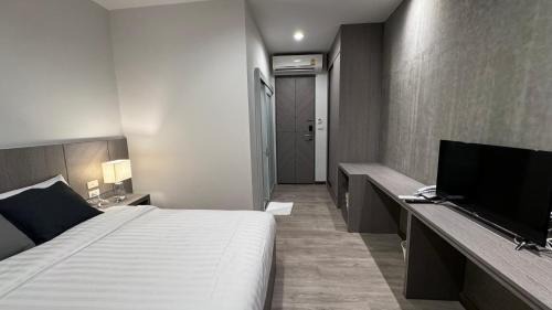 Pom Prap Sattru Phai Hotel | The Kite Hotel Bangkok