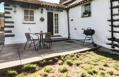 Kirkby-in-Furness Cottage | THE KNITTLE ANNEX, pet friendly, with a garden in Grizebeck