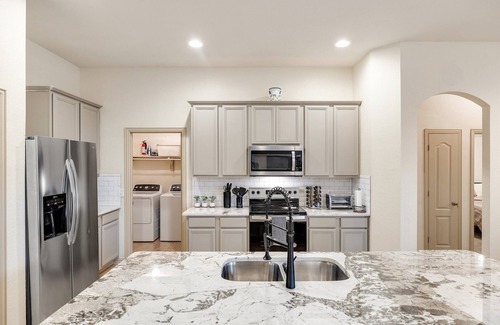 McKinney House | The Knob Cozy 3-Bedroom Home-Elegant Retreat in McKinney