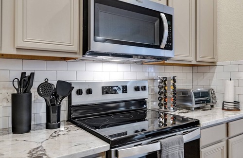 McKinney House | The Knob Cozy 3-Bedroom Home-Elegant Retreat in McKinney