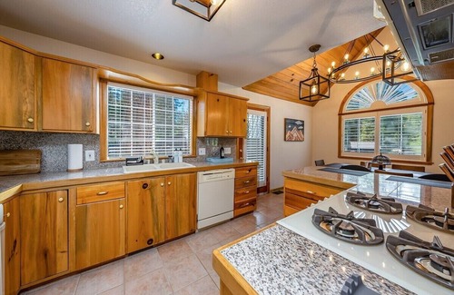 Shaver Lake Cabin | The Knotty Sparrow ~ Prime Spot + S’mores Nights