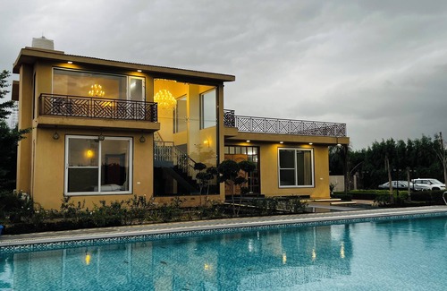 Taoru Villa | The Kohinoor Farm- A lux retreat with pvt, pool in Manesar, close to Delhi/NCR