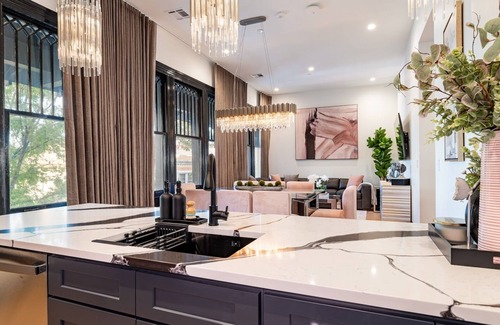 Arts/Warehouse District Hotel | The Krewe 5BR - The Little Lagniappe on St. Charles