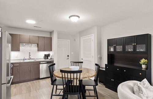 Tuscaloosa Condo | The Kristen 1st Floor Riverfront Condo with Pool & Gym Access