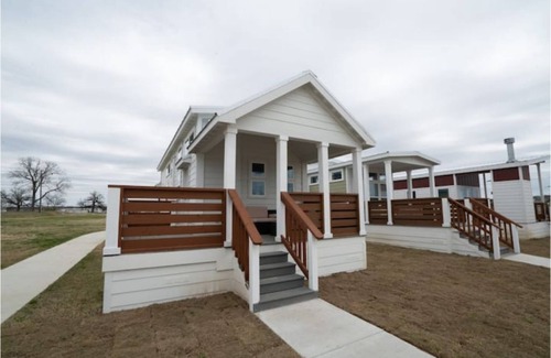 Austin Cabin | The Ladybird - Luxury Tiny Home in Austin, TX