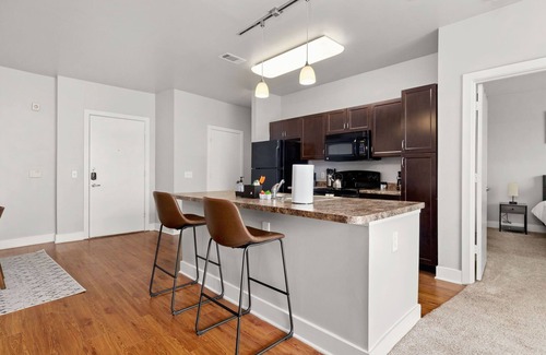 Arsenal Apartment | The Ladybird: Riverwalk Loft