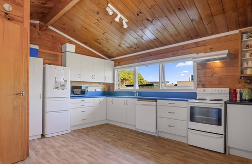 Waipahihi House | The Lake Escape - Taupo Holiday Home