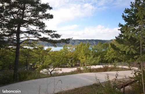 Les Salles-sur-Verdon Apartment | The lake studio