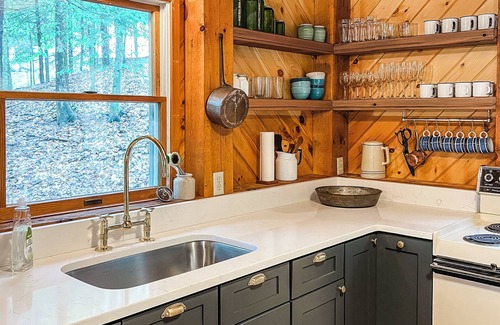 Day Cottage | The Lake Home - Cozy ADK family post & beam lakehouse