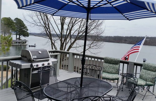 Bella Vista House | "The Lake House at Bella Vista". LAKEFRONT access to beautiful Loch Lomond!