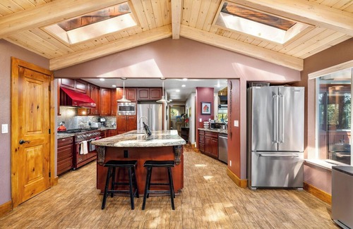 Groveland Cabin | The Lake House at Pine Mountain LakenFamily Lake House, Private Dock & Yosemite!
