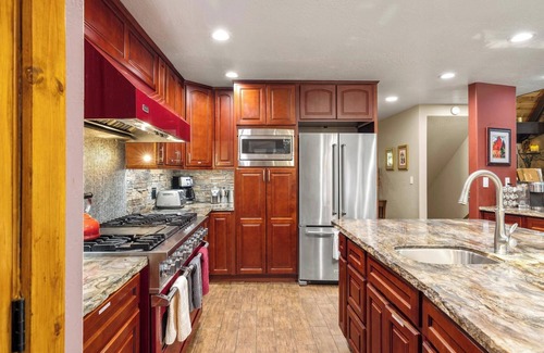 Groveland Cabin | The Lake House at Pine Mountain LakenFamily Lake House, Private Dock & Yosemite!