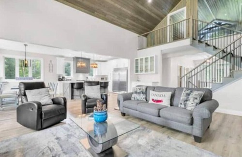 Centre Hastings Cottage | The Lake House - FREE in House Arcade, GOLF GREEN AND 9 HOLE MINI PUTT COURSE