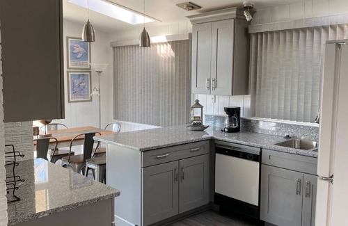Stevensville House | The Lake House ~On~ Sunset Path w/private beach access, pool, hot tub & WIFI