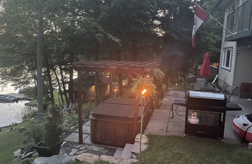 Tay Valley Cottage | The Lake house retreat is the Big Rideau's best kept secret.