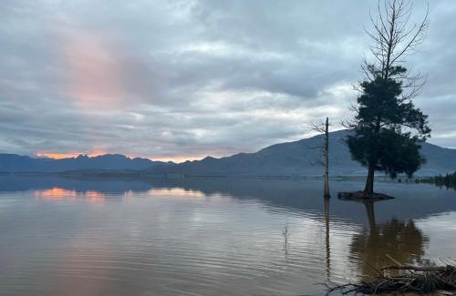 Villiersdorp House | The Lake House - Theewaterskloof Golf Estate