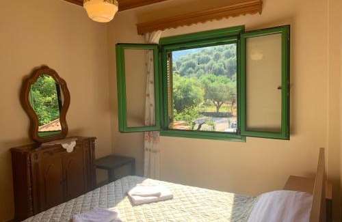 Gefira Mpania Apartment | The Lake House' - Trichonida Lake