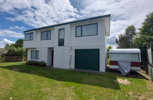Wharewaka House | The Lake House - Wharewaka Point Bach