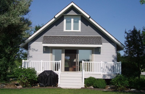 Clear Lake House | The Lake is Calling! Lakefront Cottage Rental on Clear Lake, Indiana