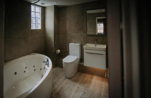 Uppingham Hotel | The Lake Isle Restaurant with rooms