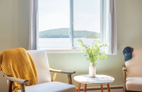 Pocono Lake House | The Lake Life by AvantStay | Lakefront + View + Hot Tub