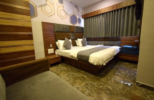 Ahmedabad Hotel | The Lake Palace