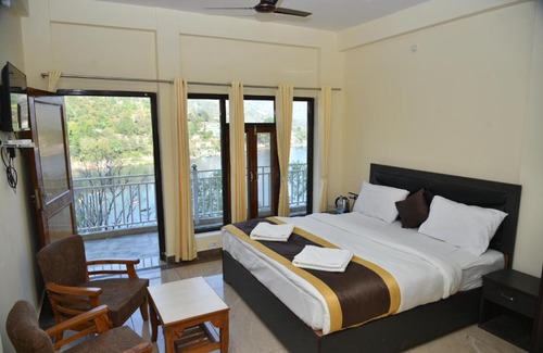 Bhimtal Hotel | The Lake Paradise Inn Bhimtal