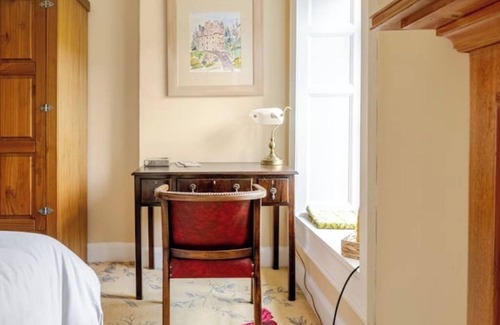 Kinross Bed & Breakfast | The Lake Room 40 mins Edinburgh, 10 mins Loch Leven, 25 mins Sterling Castle