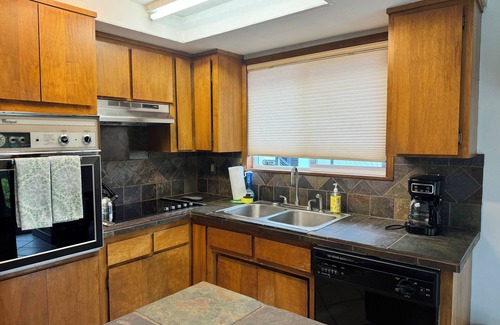 Bonney Lake House | The Lake Tapps Waterfront HideawaynFamilynPet-Friendly, Warm hot tub, Lake Life!