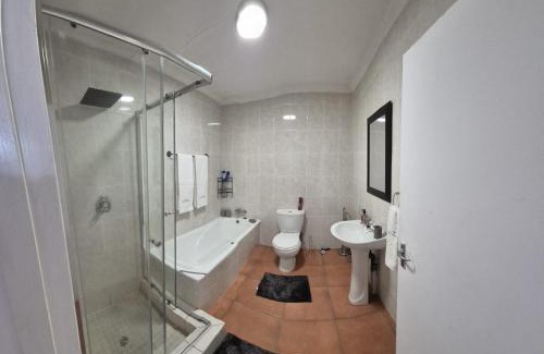 Benoni Bed & Breakfast | The Lake Villa 2