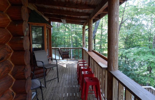 Big Creek Cabin | 'The Lakefront Lodge' - Spacious Lakefront 3 Bedroom W/Private Covered Dock