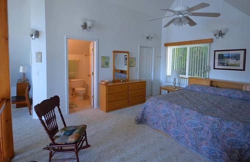Lakeside House | The Lakehouse sleeps 11, pets ok, private dock