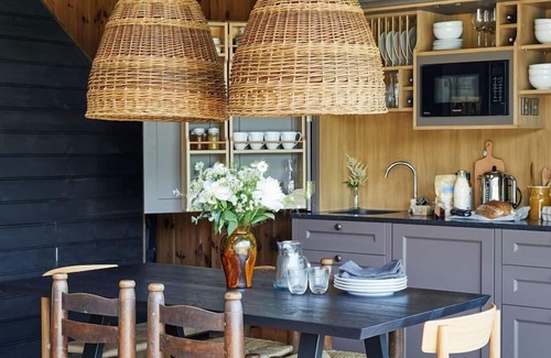 Lechlade Apartment | The Lakes By YOO