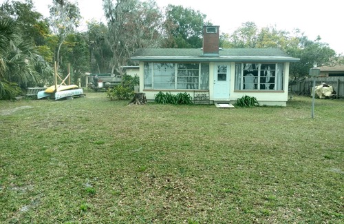 Citrus Springs House | The Lakeside River House