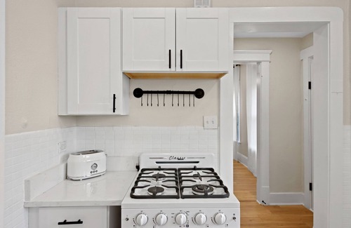 Lakewood House | The Lakewood Belle! Family Friendly Home -10 mins to Downtown