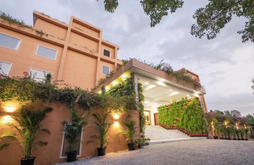 Mathura Hotel | The Lalita Grand Mathura- Vrindavan