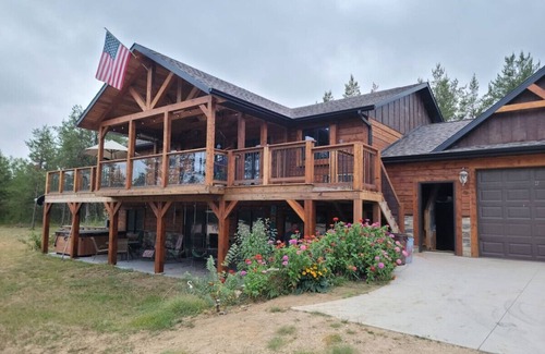 Necedah House | The Land in the Pines-Cabin