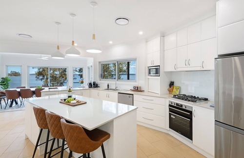 St. Georges Basin House | The Landing: Waterfront luxury + private boat ramp