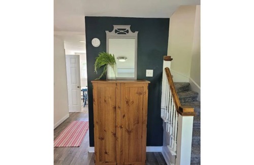 Laurium House | The Landing Spot / Cheerful & bright renovated 3 bdrm home