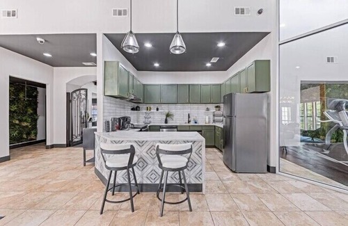 North Arlington Apartment | The Landry 100 | Spacious and Cozy 2 Bedroom 2bth