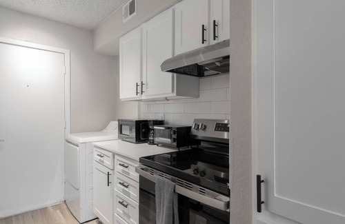 North Arlington Apartment | The Landry 129 | Spacious and Cozy 1 Bedroom 1bth
