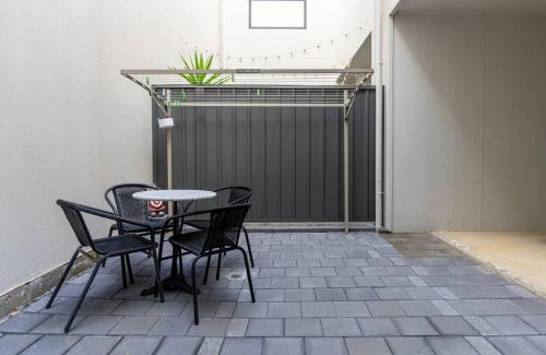 Lightsview House | The Lane of Lightsview - Relaxed Inner-city Living