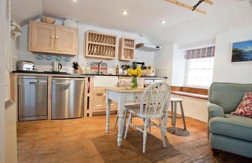 Mousehole House | The Langley Tarne